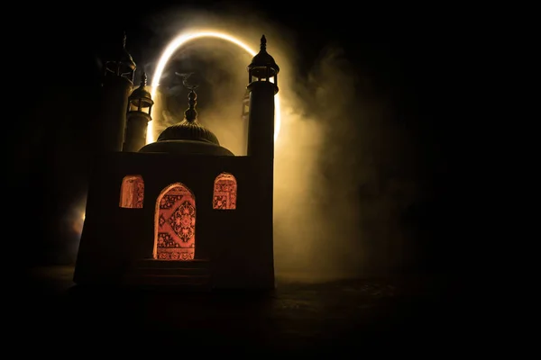Sebuah Miniatur Masjid Realistis Dengan Jendela Malam Hari Kartu Ucapan — Stok Foto