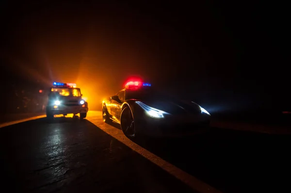 Police Car Chasing Car Night Fog Background 911 Emergency Response — Stock Photo, Image