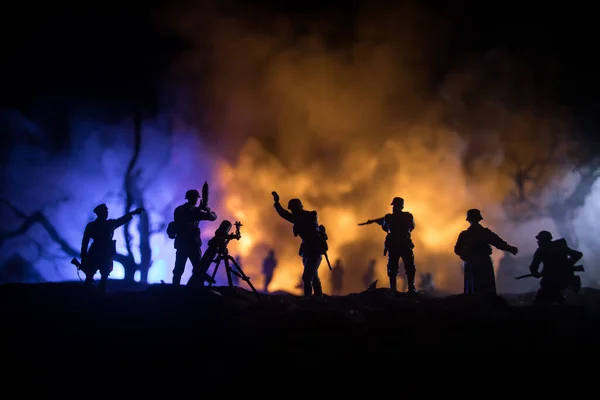 Kriegskonzept Militärische Silhouetten Kampfszene Auf Kriegsnebel Himmel Hintergrund Weltkriegssoldaten Silhouette — Stockfoto