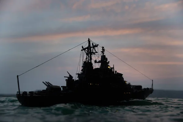 Oorlogsconcept Nachtelijke Gevechtsscène Zee Dramatische Getinte Wolken Effect Silhouet Van — Stockfoto
