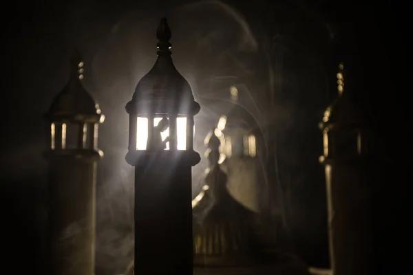 Sylwetka Meczetowego Budynku Stonowanym Mglistym Tle Przeszłość Ramadana Kareema Realistyczna — Zdjęcie stockowe