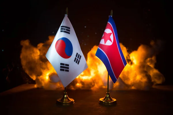 Corea Del Norte Corea Del Sur Banderas Sobre Fondo Oscuro — Foto de Stock