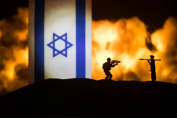 Israël Petit Drapeau Sur Fond Sombre Brûlant Concept Crise Guerre — Photo