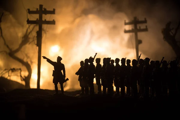 Oorlogsconcept Militaire Silhouetten Vechtscène Oorlog Mist Lucht Achtergrond Wereldoorlog Soldaten — Stockfoto