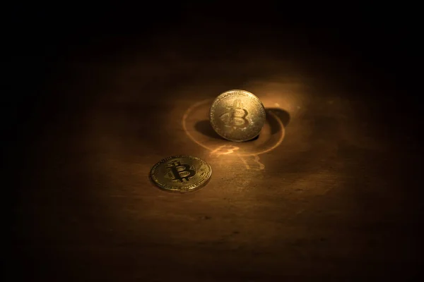 Золотий Біткоїн Темному Фоні Нові Віртуальні Гроші Криптовалюта Творче Оформлення — стокове фото
