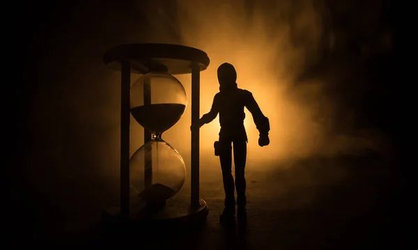 Time Concept Silhouette Man Standing Big Hourglass Smoke Lights Dark — Stock Photo, Image