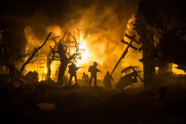 Concetto Guerra Silhouette Militari Scena Combattimento Sfondo Cielo Nebbia Guerra — Foto Stock