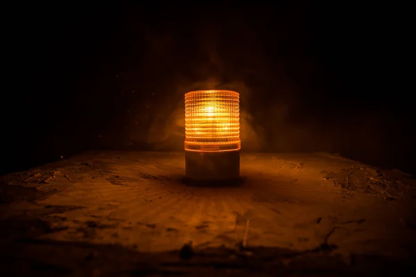 Notbeleuchtung Der Fabrik Warnlicht Orangefarbene Sirene Betonwand Drehsirene — Stockfoto