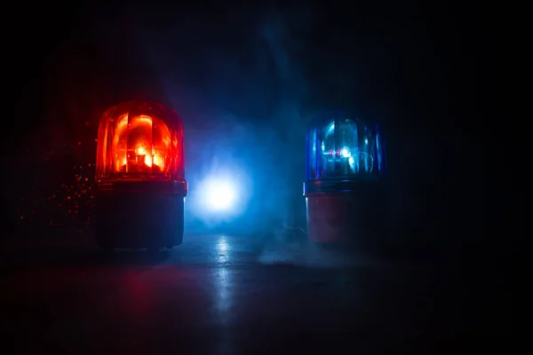 Radiowóz Niebieski Czerwony Okrągły Rocznik Syrena Ciemności Obrotowa Syrena Policyjna — Zdjęcie stockowe