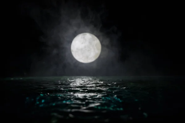 Romantické Malebné Panorama Úplňkem Moři Noci Stolní Dekorace Měsíční Miniaturou — Stock fotografie