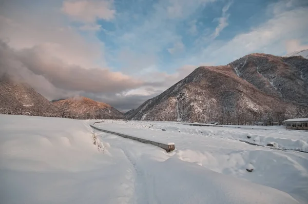 Tramonto Maestoso Nel Paesaggio Invernale Delle Montagne Cielo Drammatico Natura — Foto Stock