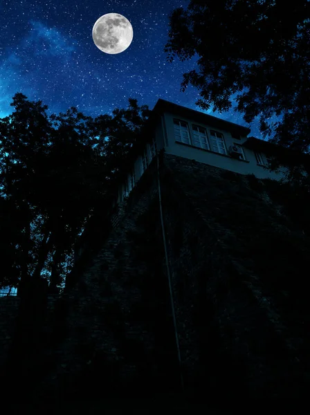 Fullmåne Över Staden Natten Istanbul Turkiet Stor Fullmåne Lyser Klart — Stockfoto