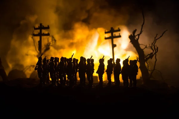 Concetto Guerra Silhouette Militari Scena Combattimento Sfondo Cielo Nebbia Guerra — Foto Stock