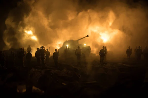 Concepto Guerra Siluetas Militares Que Luchan Escena Fondo Del Cielo —  Fotos de Stock