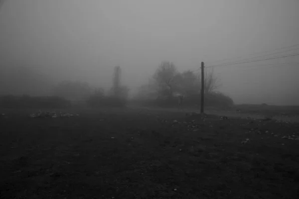 Landschap Met Prachtige Mist Bos Heuvel Trail Door Een Mysterieus — Stockfoto