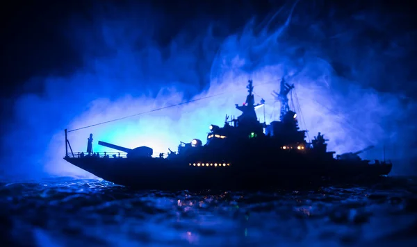 Oorlogsconcept Nachtelijke Gevechtsscène Zee Dramatische Getinte Wolken Effect Silhouet Van — Stockfoto