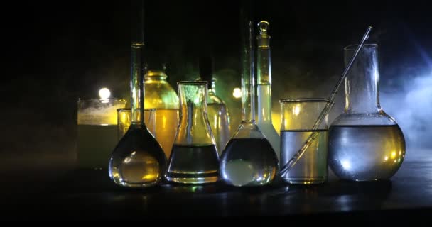 Farmacia Química Tema Frasco Vidrio Prueba Con Solución Laboratorio Investigación — Vídeo de stock