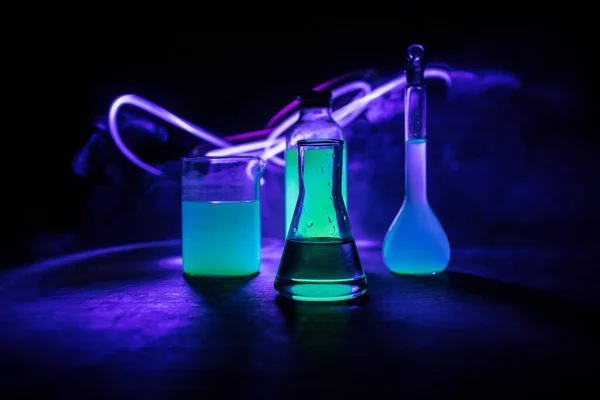 Pharmazie Und Chemie Testkolben Mit Lösung Forschungslabor Wissenschaftlicher Und Medizinischer — Stockfoto