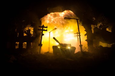 Nükleer savaş kıyameti konsepti. Şehirde nükleer bomba patlaması oldu. Şehir atom savaşıyla yok edildi. Karanlıkta yaratıcı sanat dekorasyonu. Seçici odak