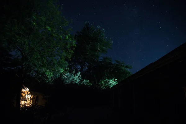 Starý Dům Duchem Lese Noci Nebo Opuštěný Strašidelný Dům Mlze — Stock fotografie