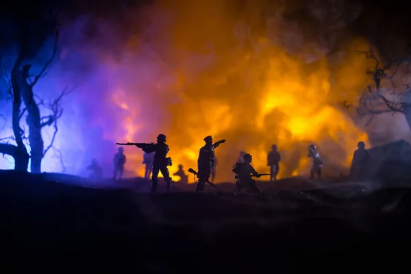Concetto Guerra Silhouette Militari Scena Combattimento Sfondo Cielo Nebbia Guerra — Foto Stock