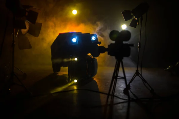 Akciófilm Koncepció Rendőrautók Miniatűr Mozifilm Sötét Tónusú Háttérben Köddel Egy — Stock Fotó