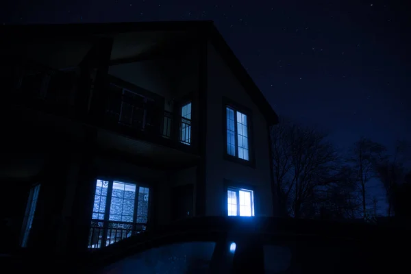 Старый Дом Призраком Лесу Туманную Ночь Ночная Сцена Хаусом Луной — стоковое фото