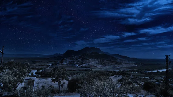 Antiguo Castillo Antiguo Colina Por Noche Picos Rocosos Cresta Fondo — Foto de Stock