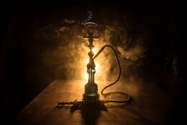 Shisha Konsepti Siyah Arkaplanlı Shisha Kasesinde Sıcak Nargile Kömürü Renkli — Stok fotoğraf