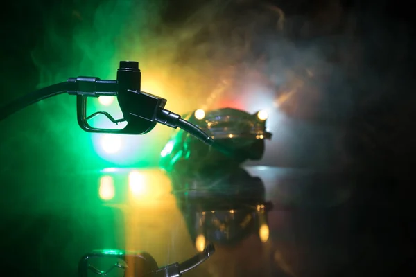 Conceito Criativo Silhueta Miniatura Pistola Gasolina Fundo Enevoado Tonificado Escuro — Fotografia de Stock