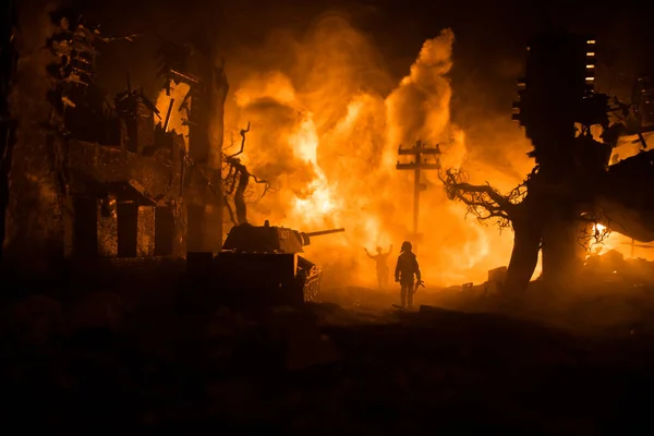 Cena Batalha Silhuetas Militares Lutando Cena Fundo Céu Nevoeiro Guerra — Fotografia de Stock