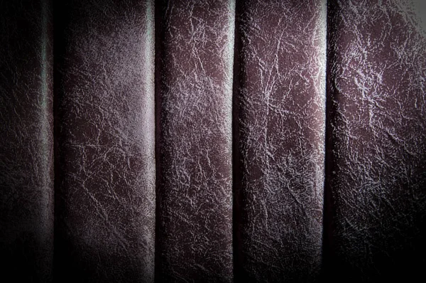 Ciemny Naturalny Luksusowa Skórzana Sofa Teksturowane Tło Wyblakłym Światłem Długa — Zdjęcie stockowe