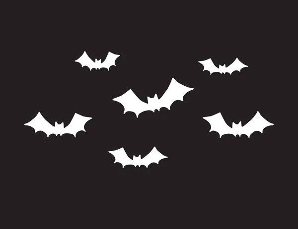 在黑色背景上孤立的一组白色飞行蝙蝠轮廓矢量群 — 图库矢量图片