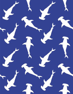 Mavi arka planda izole edilmiş çekiç başlı köpekbalığı siluetinin kusursuz bir şekli var.