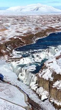 Gullfoss Şelalesi Karlı Kış Manzarası İzlanda 4K