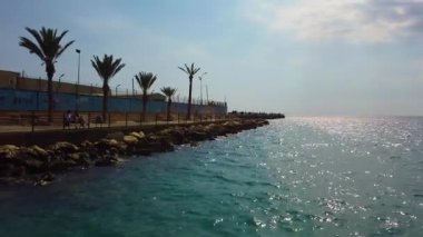 Deniz kıyısının güzel manzarası