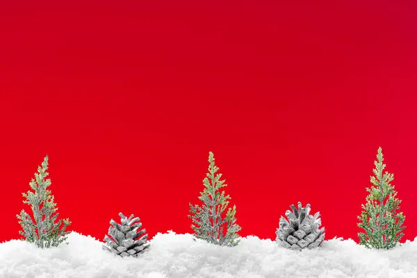 Weihnachten Roter Hintergrund Mit Schnee Und Baum Weihnachten Layout Stockfotografie Lizenzfreie Fotos C Alicjane 428037944 Depositphotos