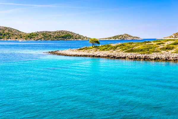 Chorwackie Wybrzeże Skalistej Plaży Wyspa Morzu Chorwacja Śródziemnomorska Sceneria Chorwacja — Zdjęcie stockowe