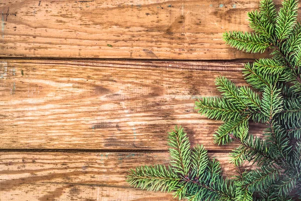 Vánoční Strom Větvičky Smrku Uspořádány Starých Dřevěných Prknech Pozadí Užitečné — Stock fotografie