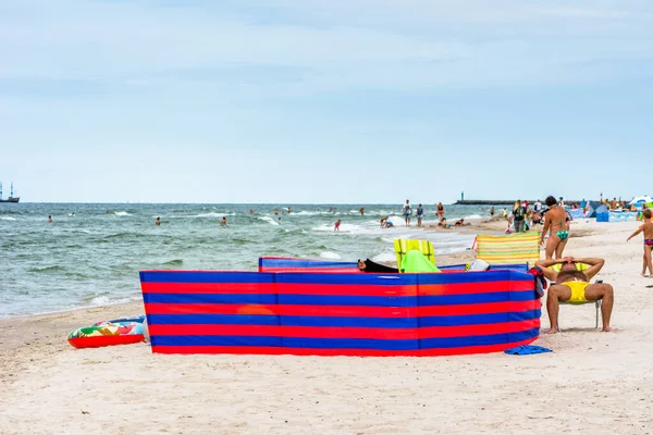 Leba Польща Липня 2016 Люди Купаються Пляжі Влітку — стокове фото