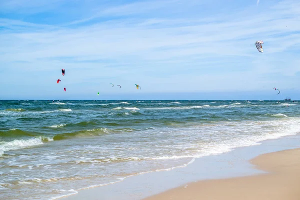 Ληβα Πολωνια Ιουλιοσ 2016 Kitesurfers Στην Παραλία Leba Της Πολωνίας — Φωτογραφία Αρχείου