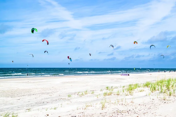 Leba Polen Juli 2016 Kitesurfere Leba Stranden Polen Polske Kyst - Stock-foto