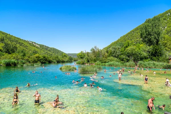 Krka National Park Croatia Aug 2019 Άνθρωποι Κολυμπούν Στον Ποταμό — Φωτογραφία Αρχείου
