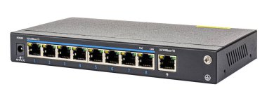 PoE ethernet anahtarı beyaz arkaplanda izole edildi