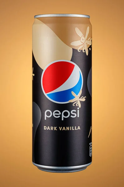 2021年4月7日 俄罗斯莫斯科 瓦尼拉 Pepsi Dark Vanilla 彩色铝制 背景为米色 百事可乐是百事可乐公司生产的新鲜碳酸饮料 — 图库照片