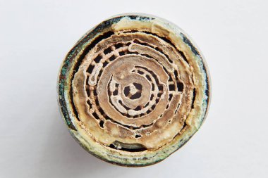 Kireç yatakları olan bir musluk havalandırması.