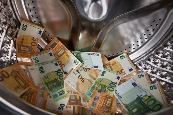 Euro i konceptet tvättmaskin / penningtvätt — Stockfoto