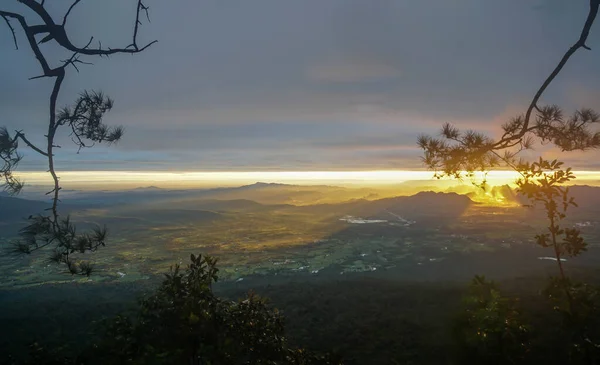 Ruído Foco Seletivo Com Silhueta Céu Momento Nascer Sol Com — Fotografia de Stock