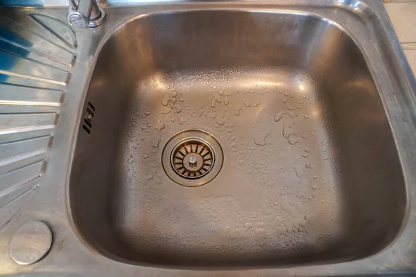 Sauberes Edelstahl Waschbecken Der Heimischen Küche — Stockfoto