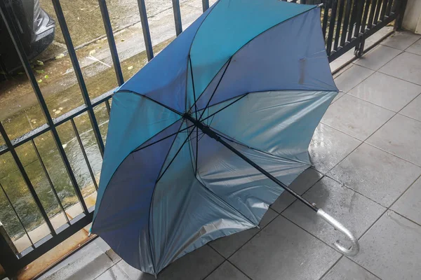 Place Wet Big Umbrella Outdoors Drying — Stock Photo, Image